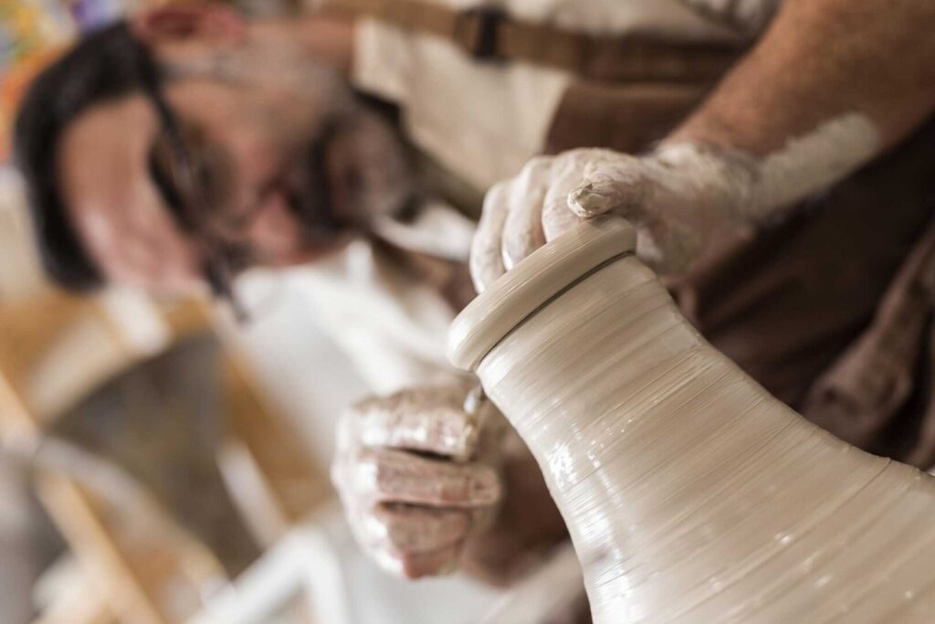 Cerámica y su Diálogo con el Arte Contemporáneo